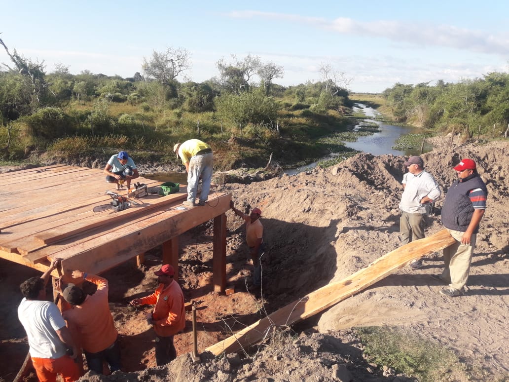 Vialidad Provincial realiza limpieza de desagües en Paraje Tranquera – Cadenas