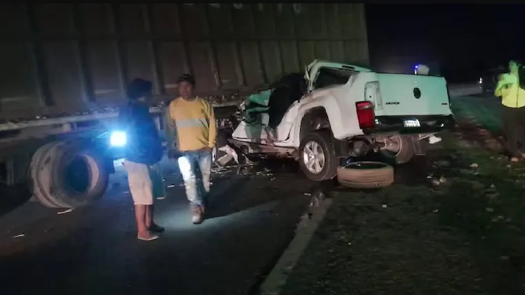 Murió un intendente tras el violento choque de su camioneta contra el acoplado de un camión