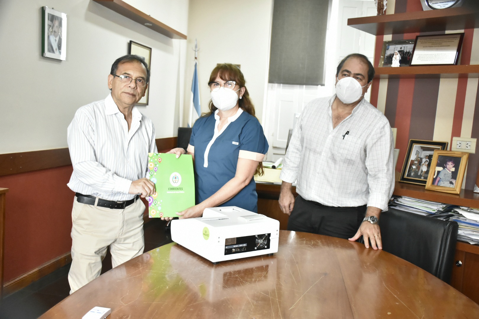 Cardozo entregó equipos para el laboratorio del hospital de Esquina