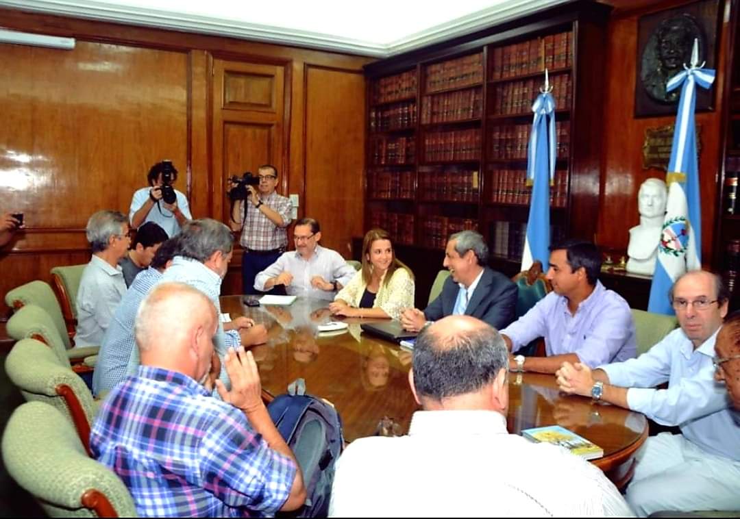 Hubo acuerdo entre gremios docentes y el gobierno provincial: Se darán en cuatro tramos