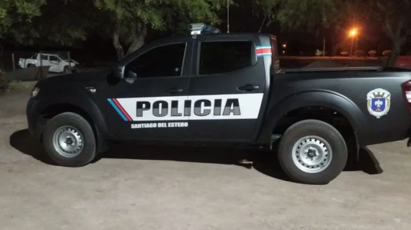 Desplazaron a un comisario de Santiago del Estero por subir fotos íntimas en sus estados de WhatsApp