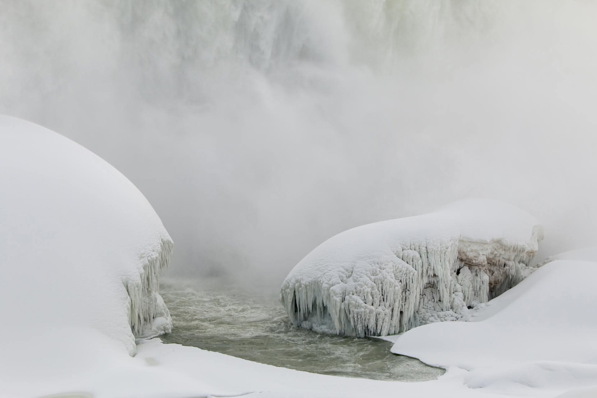 Se congelaron las Cataratas del Niágara por la ola de frío extremo