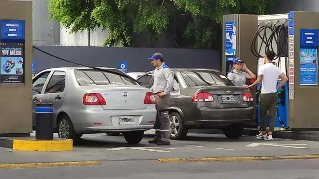 YPF aumenta 3,5% el precio de la nafta y el gasoil desde la medianoche
