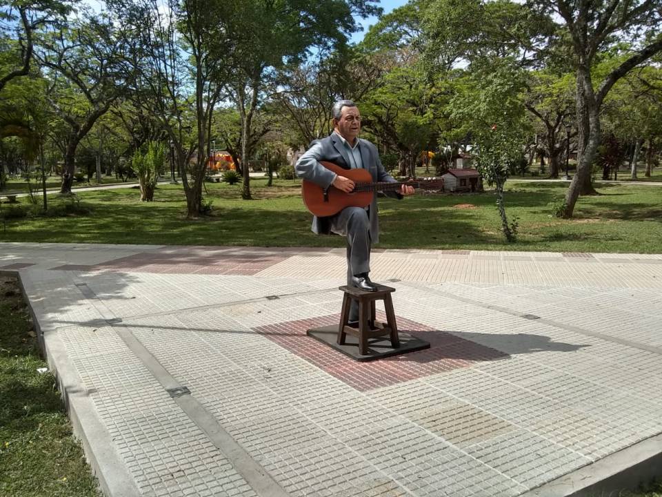 El escultor de los grandes ídolos populares hizo el monumento a Mario Bofill