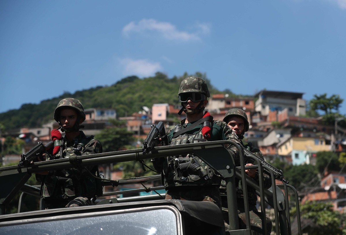 Según una encuesta, el 46% de brasileños apoya un golpe militar