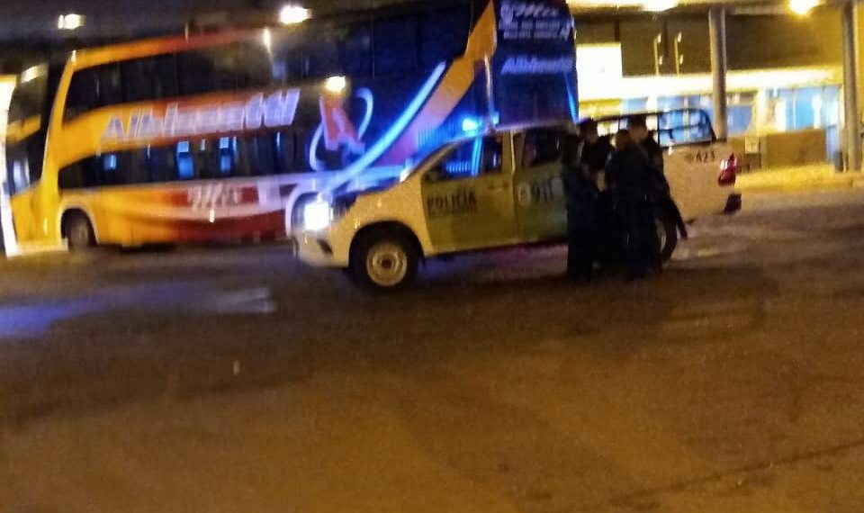 Un hombre fue detenido y a las pocas horas liberdo, acusado de manosear a una profesora esquinense en un colectivo