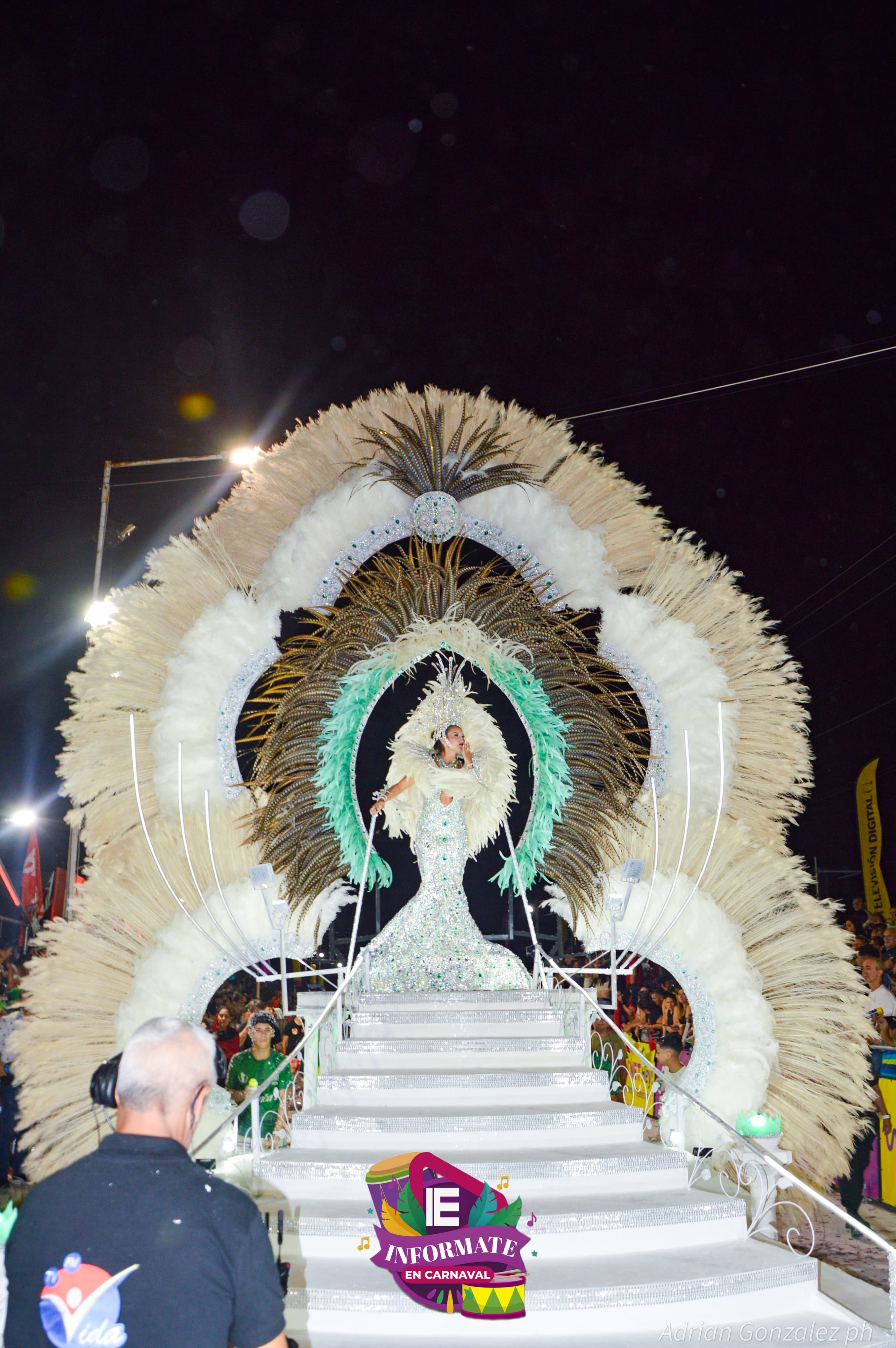 Carú Curá deslumbró en la segunda noche de los Carnavales Esquinenses celebrando sus 55 años