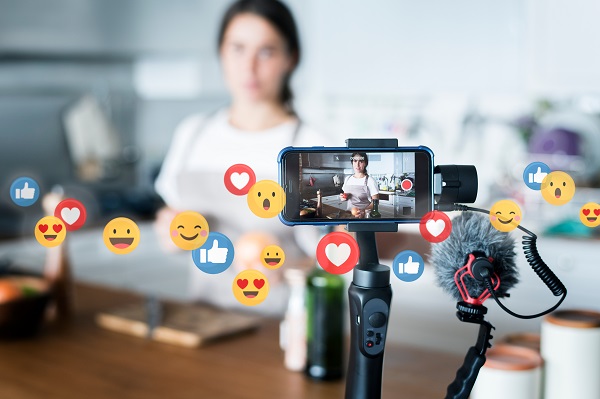 Coronavirus: el Reino Unido reclutará influencers para promover la vacunación
