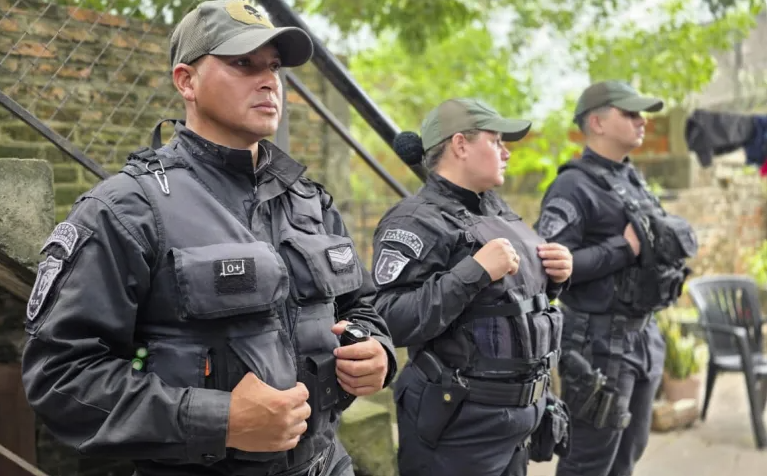 San Luis del Palmar: secuestran un arma de fuego y cuchillos