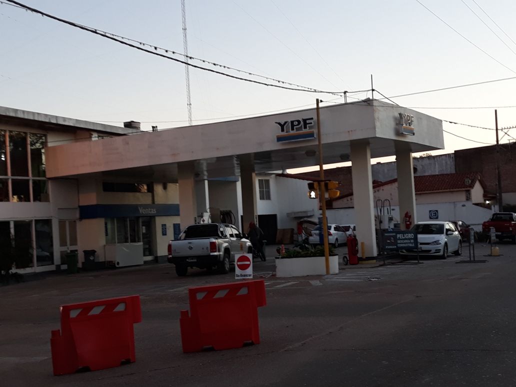 Desde el domingo, los esquinenses pagan el combustible el 1% más caro