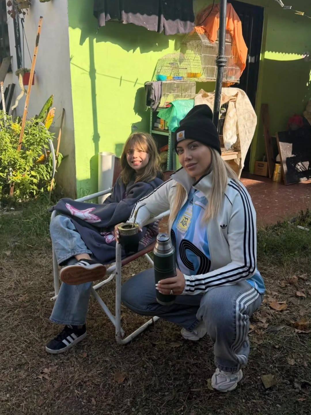 Wanda Nara volvió a Rosario con sus hijas para festejar el 25 de Mayo junto al abuelo Icardi