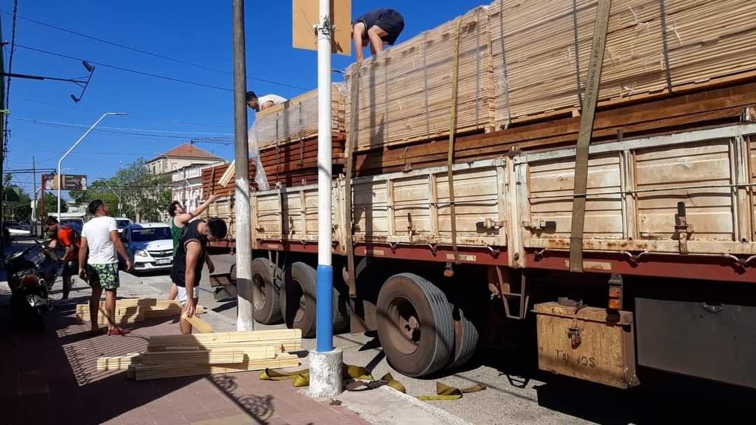 Esquina: Llegó el piso de parquet para el Club San Martín