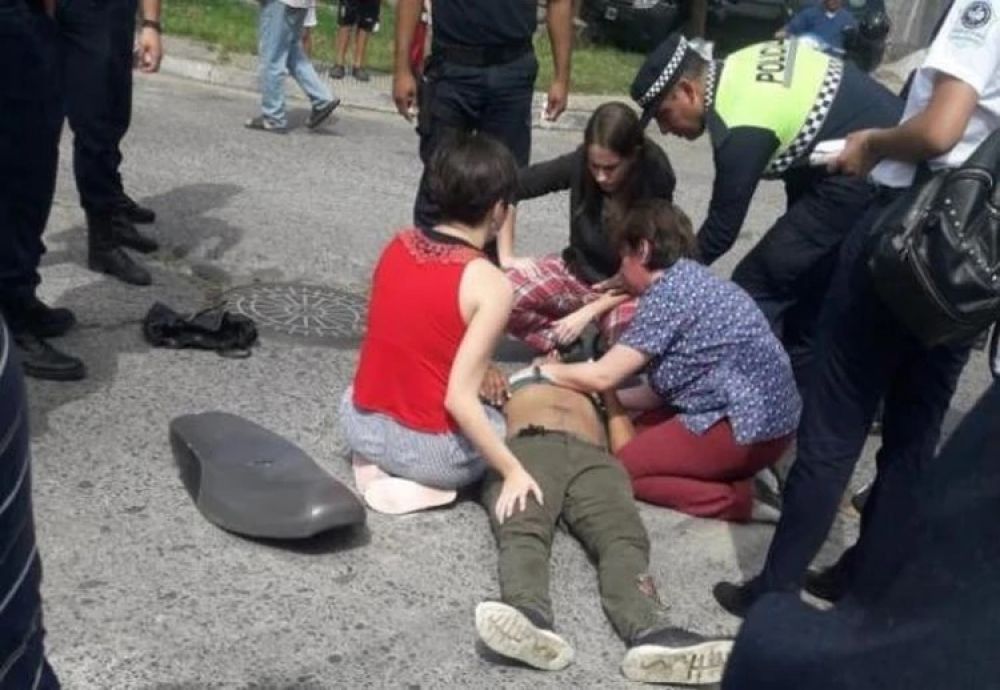 Una médica asistió al motochorro que chocó tras robarle, pero él igual la amenazó: "Yo sé dónde vive"