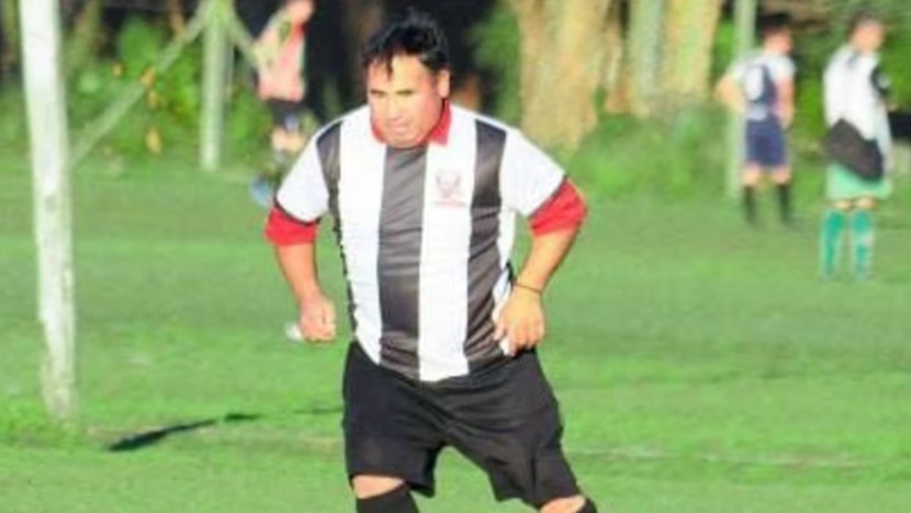 Un hombre murió mientras jugaba un partido de fútbol amateur