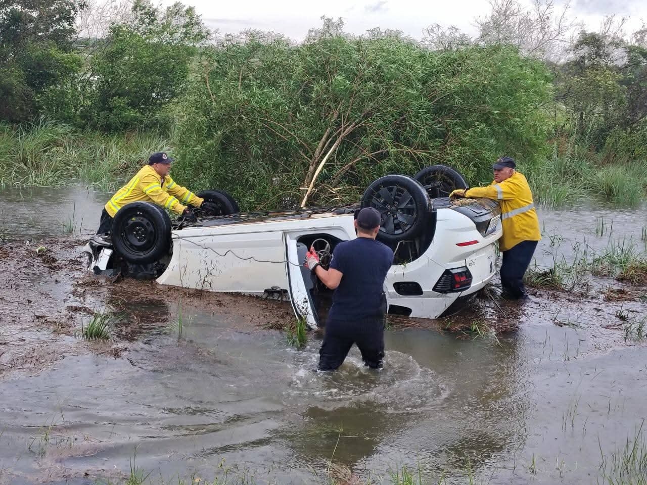 Despiste bajo intensa lluvia en Scorza Cué: heridos leves