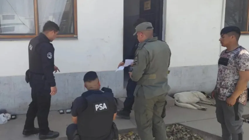 Detuvieron a 20 gendarmes por cobrar sobornos a los tours de compras