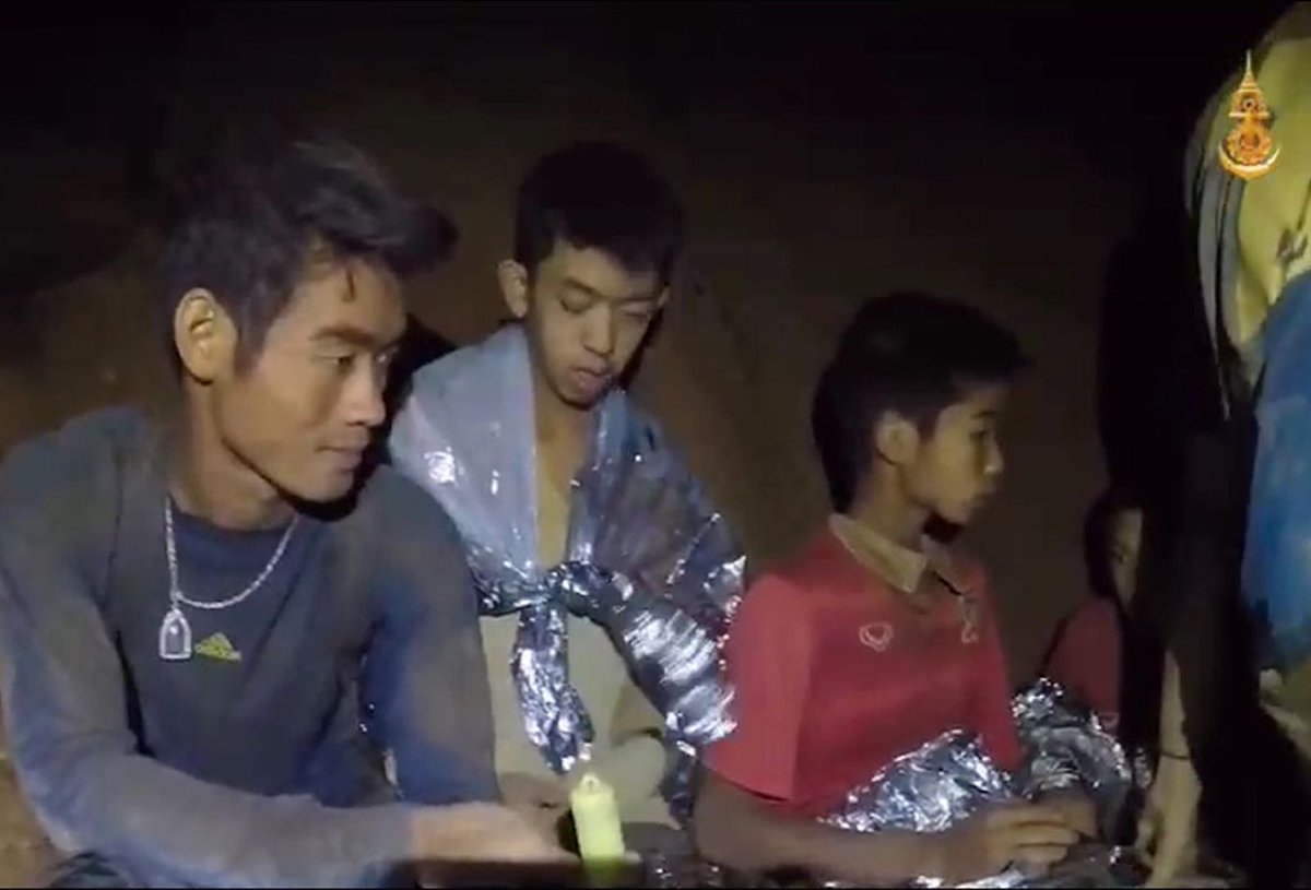 Rescataron a todos los chicos y su entrenador atrapados en una cueva en Tailandia