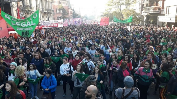 La "marea verde" volvió al Congreso para exigir la legalización del aborto