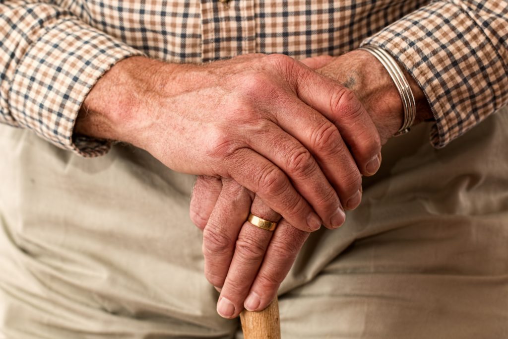 Tres ancianos sufrieron golpiza durante el robo de sus ahorros
