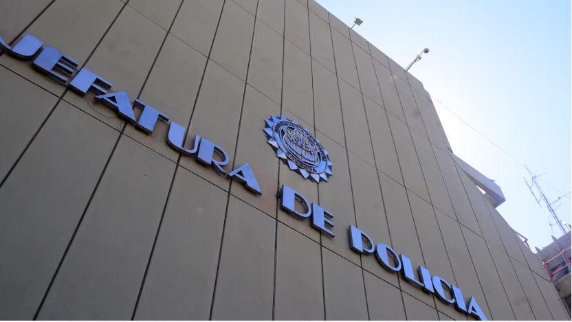 Escándalo en la Policía de Córdoba: investigan a un agente por espiar y fotografiar a compañeras en el baño