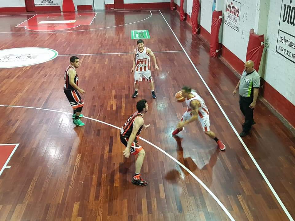 Foot Ball ganó con un triple desde mitad de cancha sobre la hora