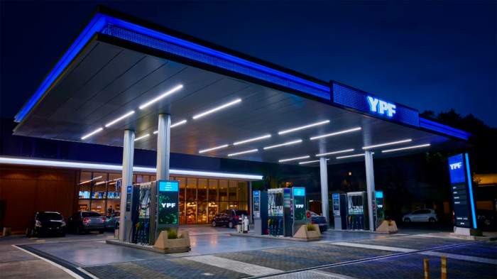 Cargar combustible será más barato de madrugada