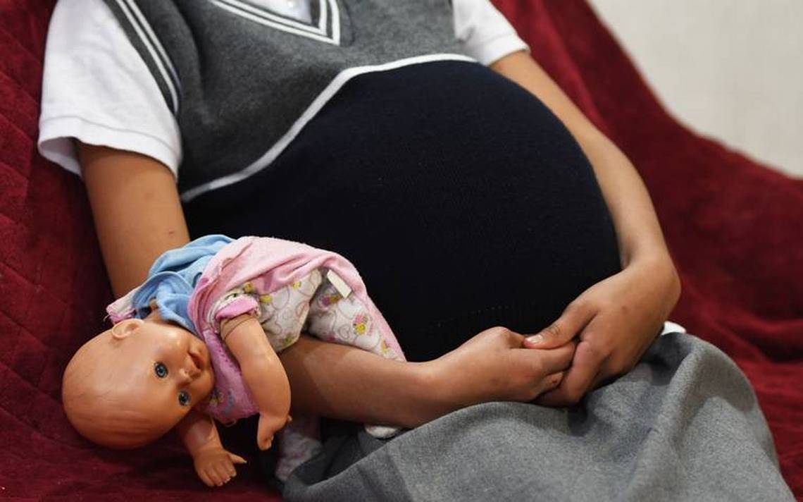 La violó, la embarazó, y la amenazó con sacarle el bebé si denunciaba