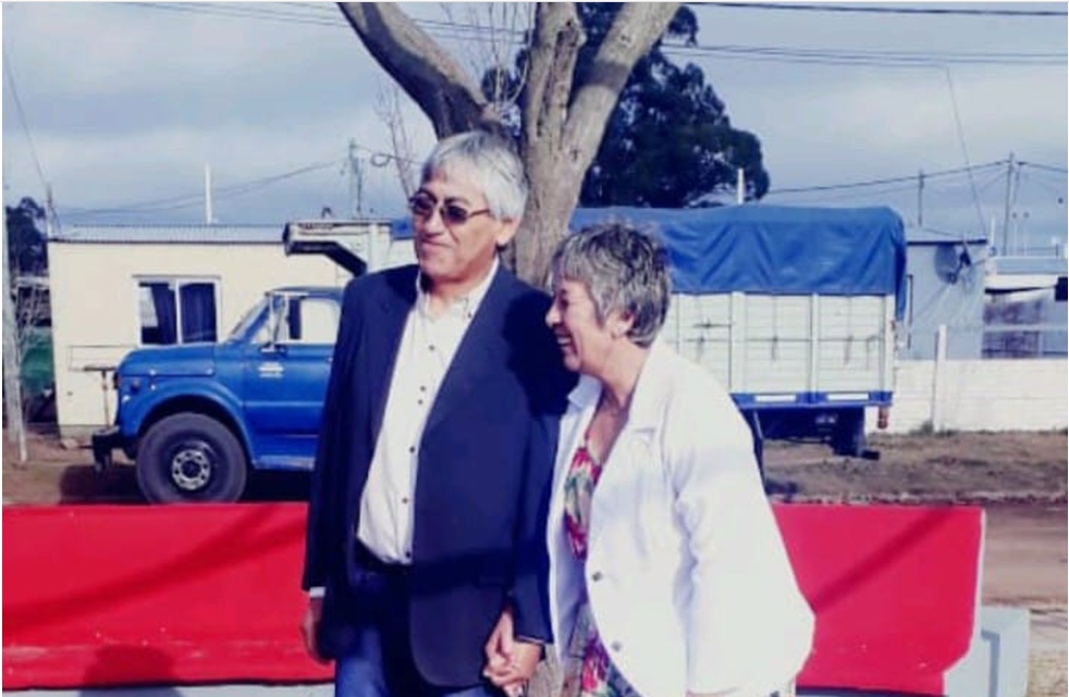 Apuñaló a su esposa, escapó y se mató tras chocar su auto contra un camión