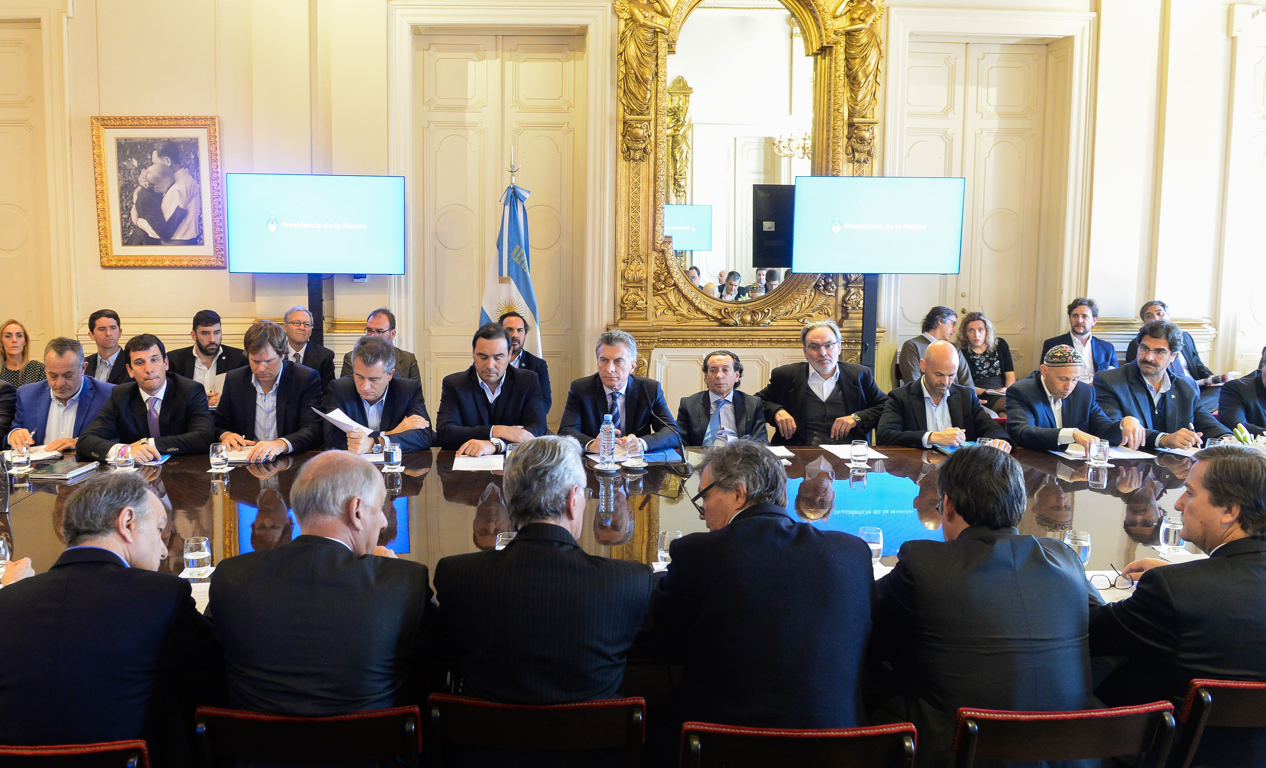Valdés junto a Macri en la Mesa Foresto Industrial  por la generación de empleo en Corrientes