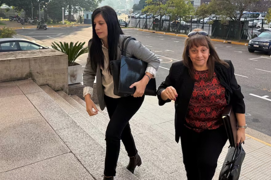 Las prestamistas dijeron queAdorni les debe 70 mil dólares