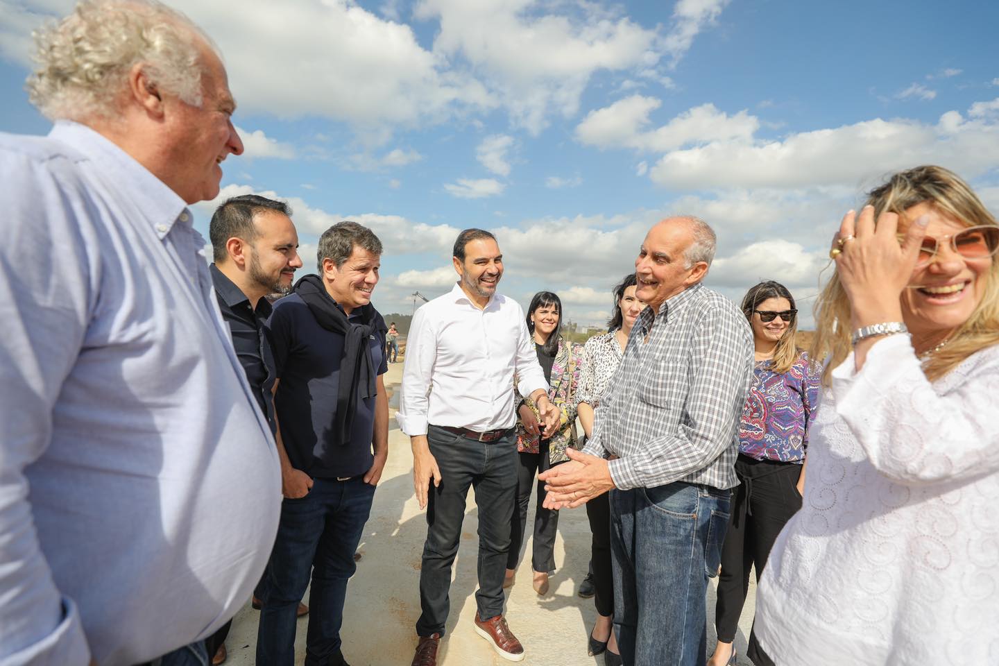 Valdés y Manes recorrieron las obras del futuro puerto y parque industrial de Ituzaingó