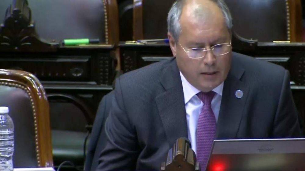 Balearon a un diputado radical en la esquina del Congreso de la Nación
