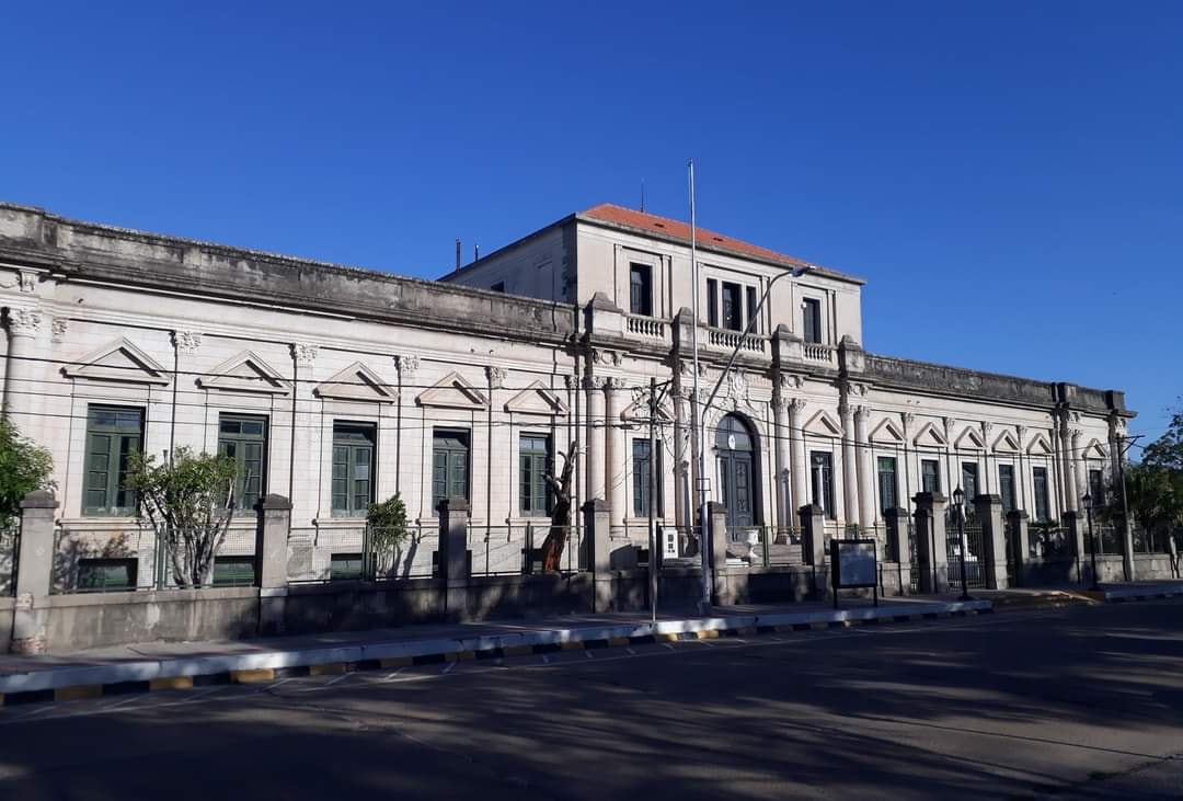 La Escuela Normal emitió un comunicado para los ingresantes a la secundaria