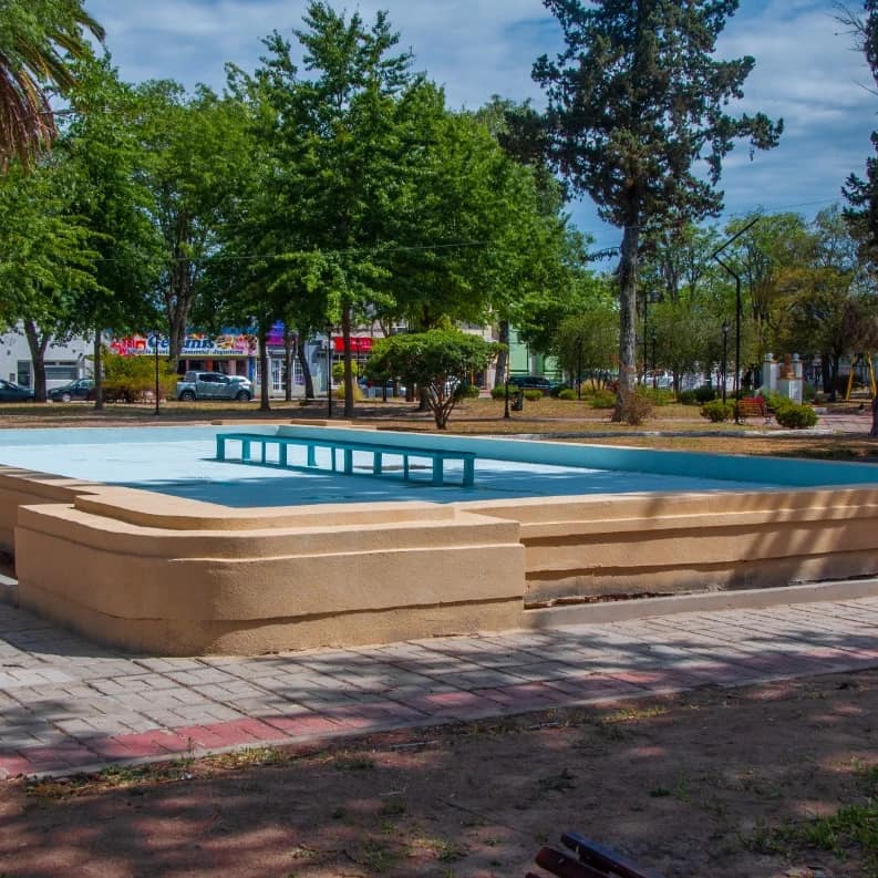Siguen las restauraciones en las plazas 25 de Mayo y en 9 de Julio