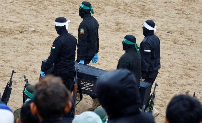 Así fue la entrega de los cuerpos de los rehenes israelíes