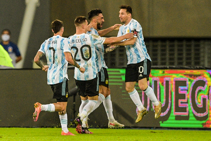 Pese al golazo de Leo, Argentina empató con Chile