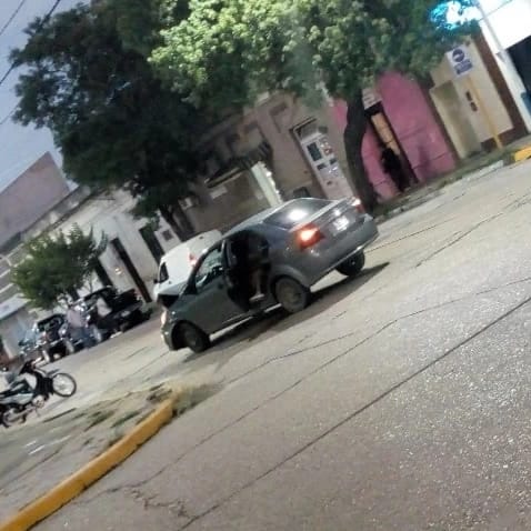 Esquina: accidente en la intersección de Sarmiento y 25 de mayo