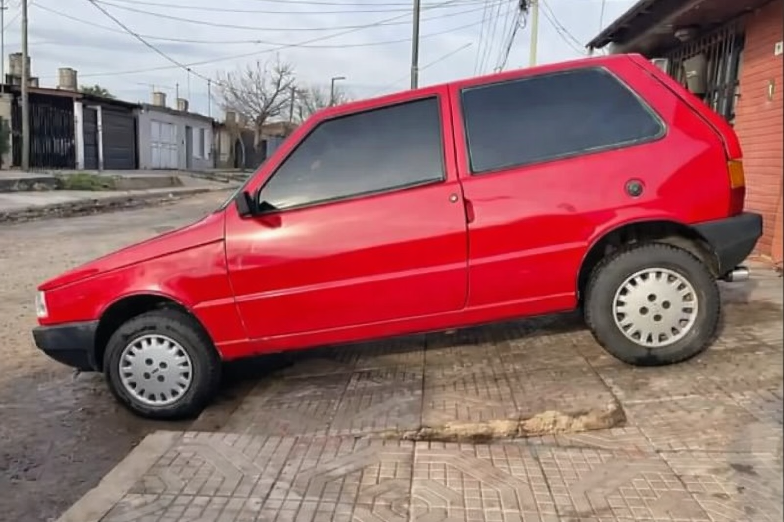 Dejó las llaves puestas y le robaron el auto cuando fue a trabajar