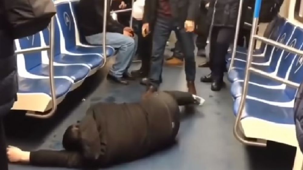 Un Youtuber fue condenado a dos años de prisión por fingir tener covid