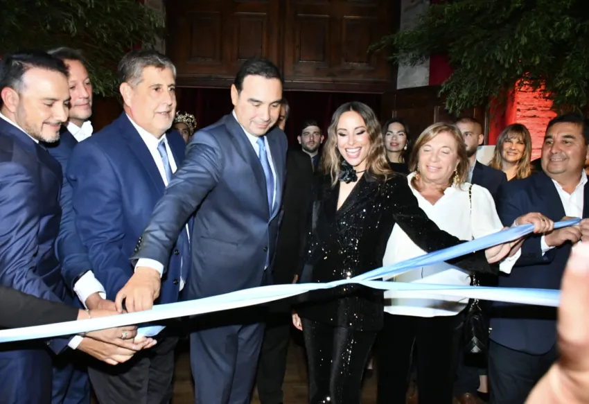 Para federalizar el arte, Gustavo Valdés reabrió el Centro Cultural Esquina