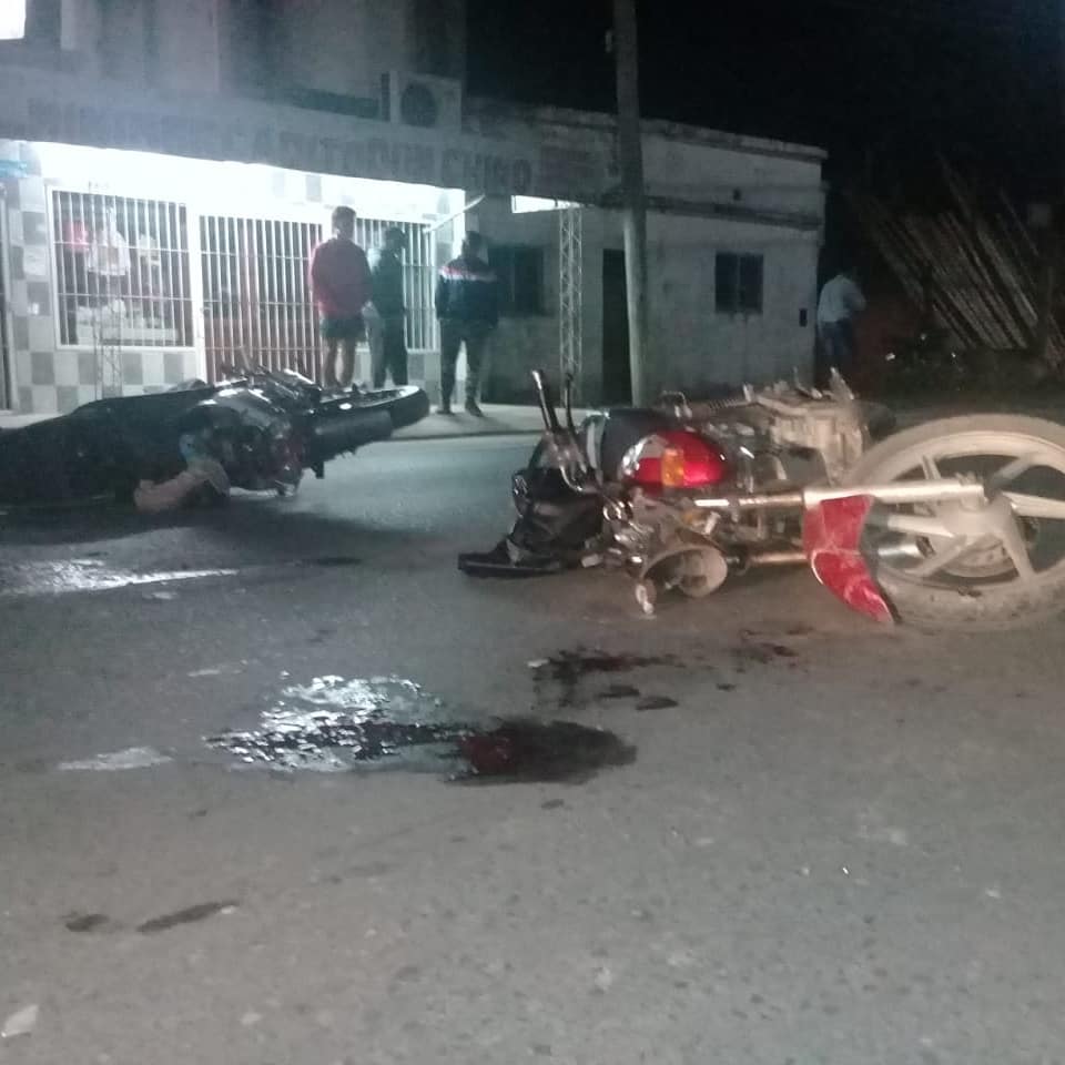 Dos motociclistas chocaron en Avenida 9 de Julio