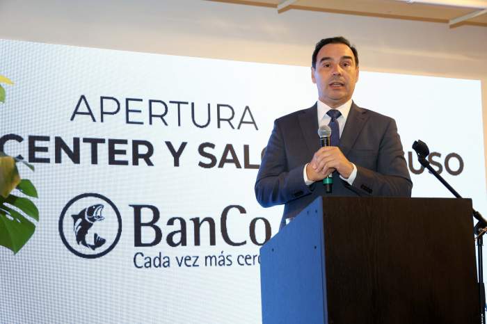 Valdés inauguró un Centro de Negocios del Banco de Corrientes