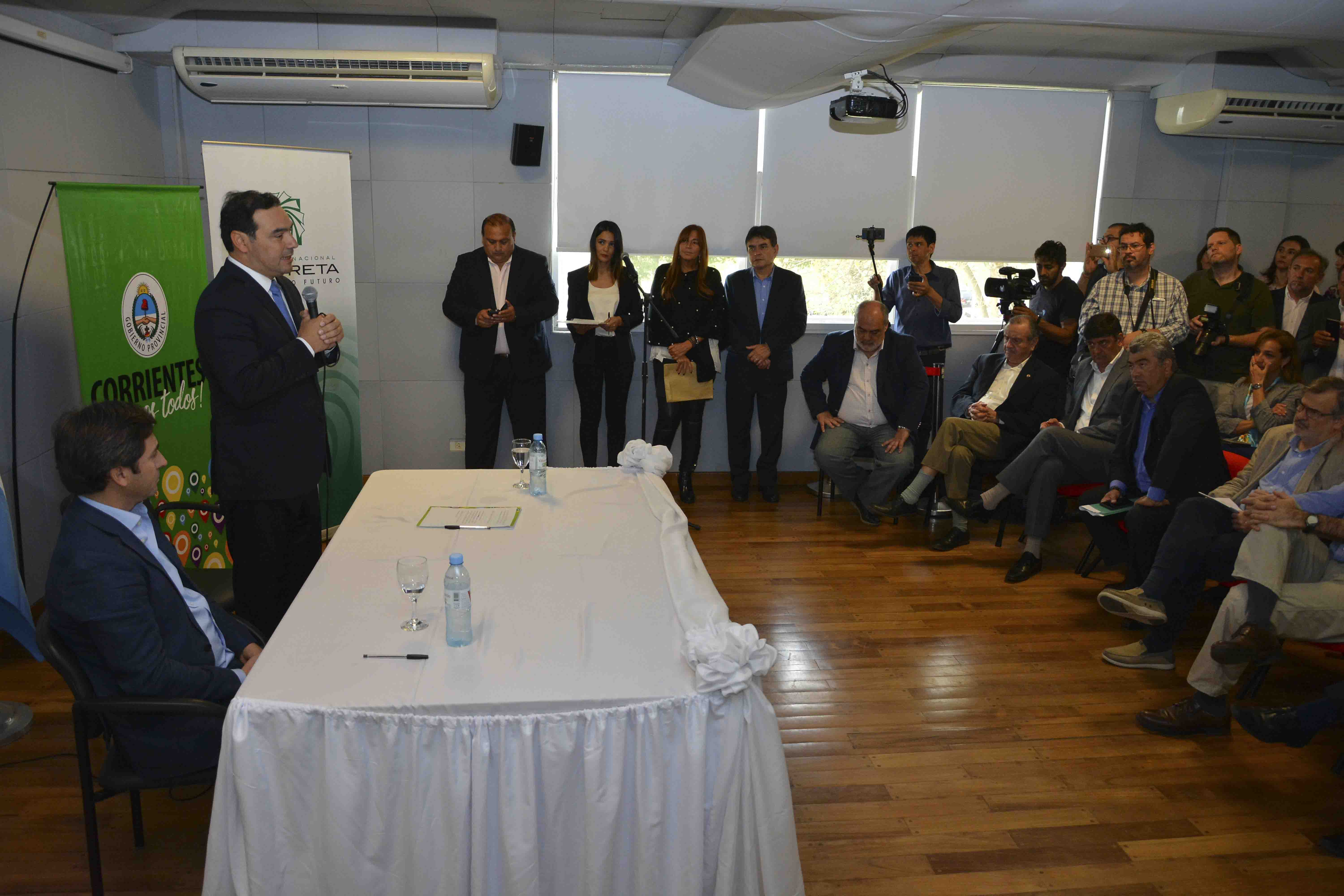 Histórico acuerdo de Valdés con la EBY que significa  900 millones de pesos en obras para Corrientes