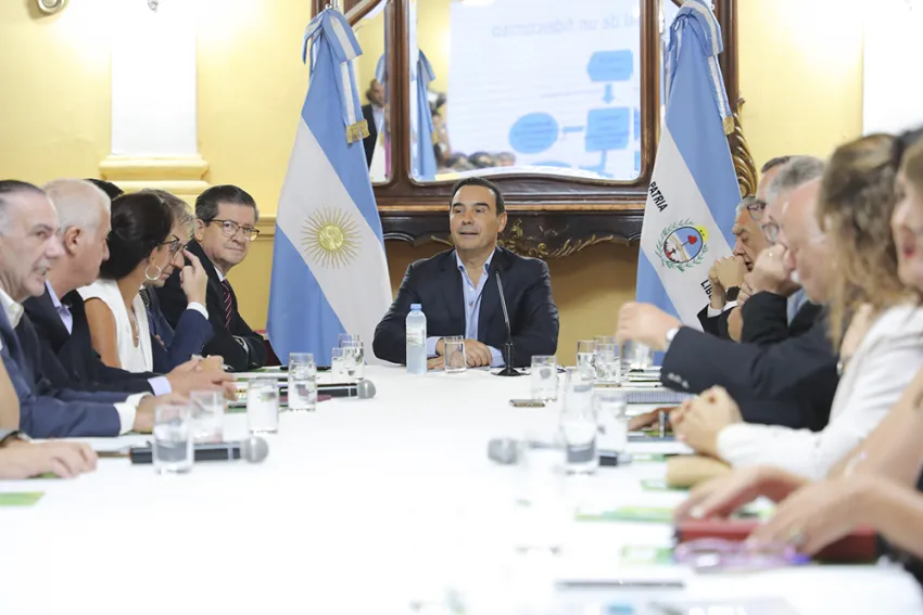 Para Valdés, la Nación "tiene que buscar la forma de compensar a las Provincias"