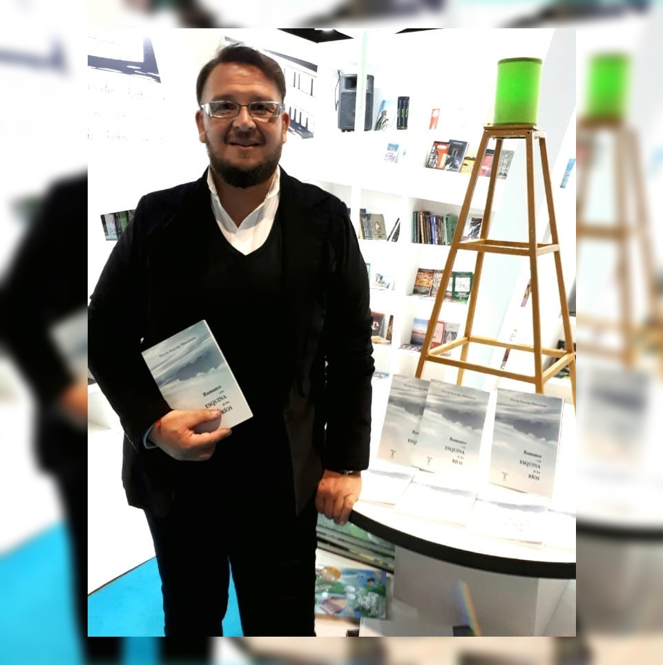 El poeta Victor Sánchez Hernández presentó su libro en Buenos Aires