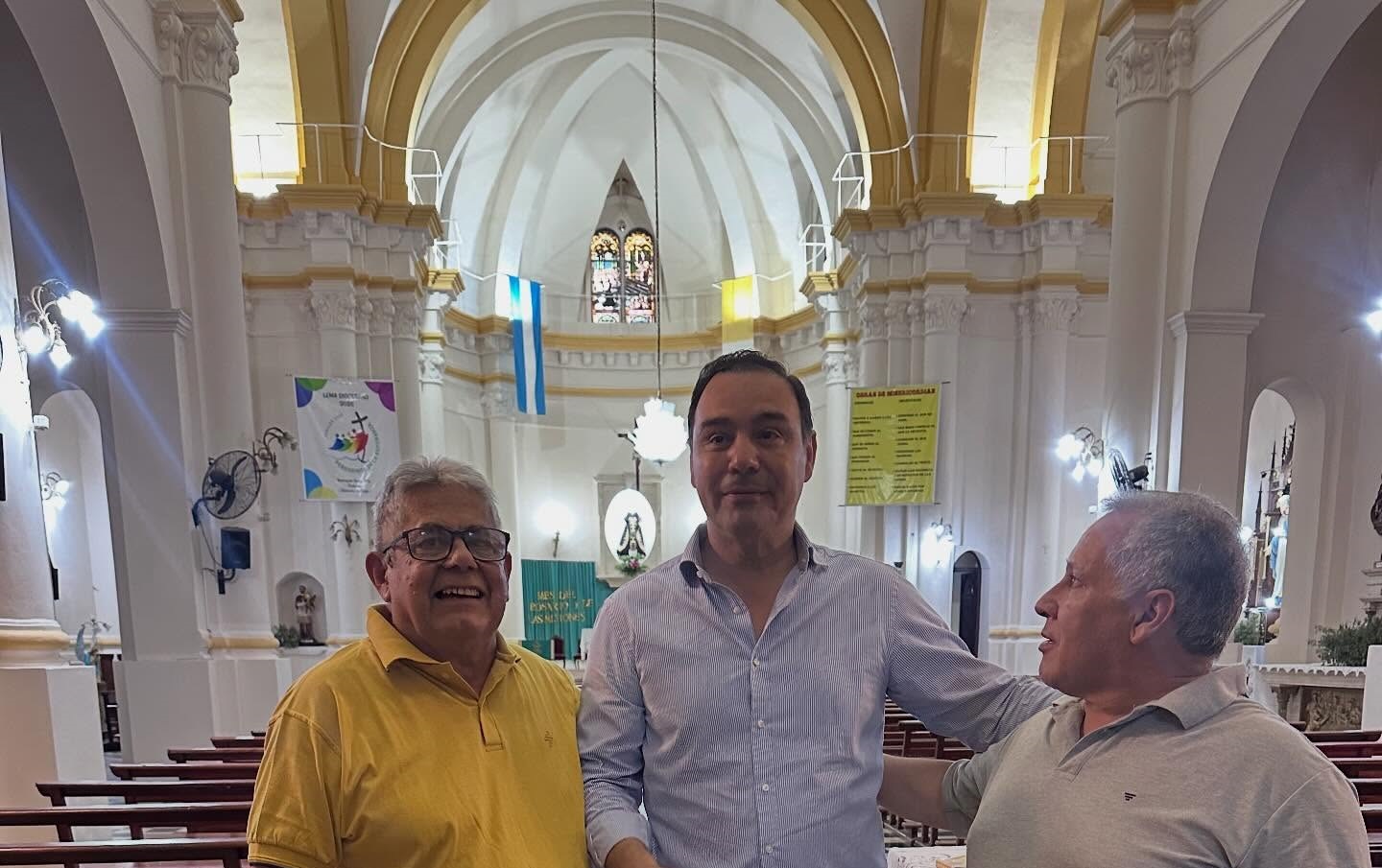 Gustavo Valdés visitó la Parroquia Santa Rita de Casia en Esquina y destacó la restauración del templo