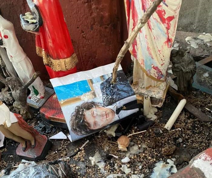 ¿Magia negra a Milei? Una foto en el cementerio causó revuelo en Mariano I. Loza
