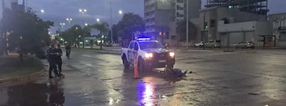 Motociclista alcoholizado embistió a un policía que iba a trabajar