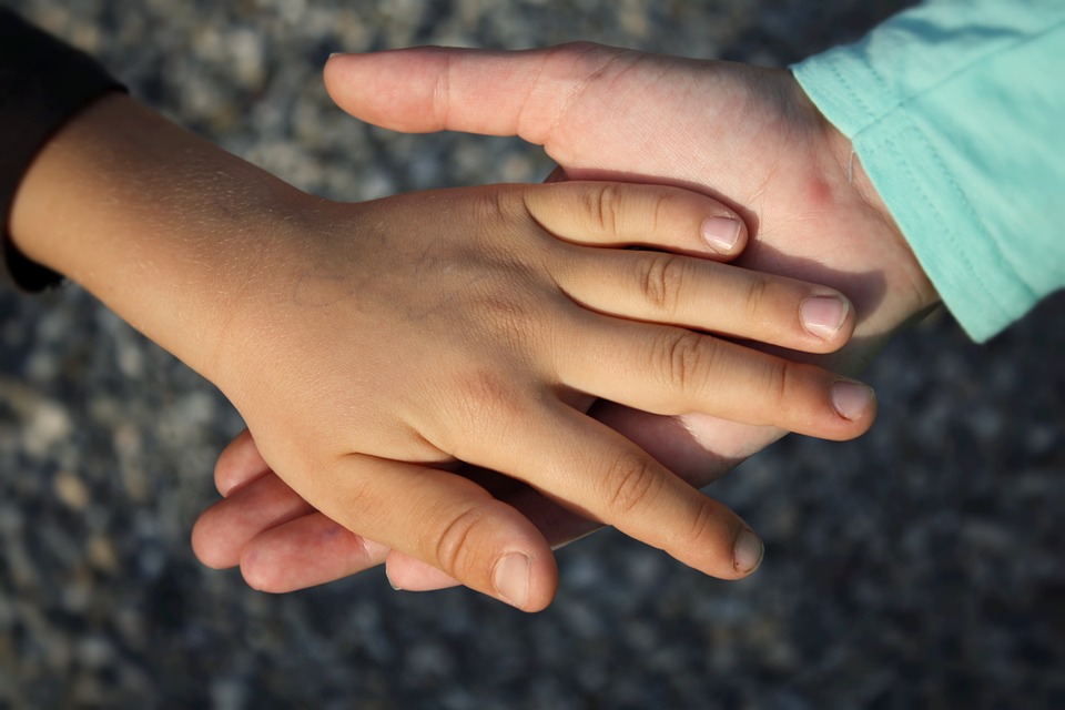 Dos niños sufrieron heridas graves tras ser aplastados por una grúa