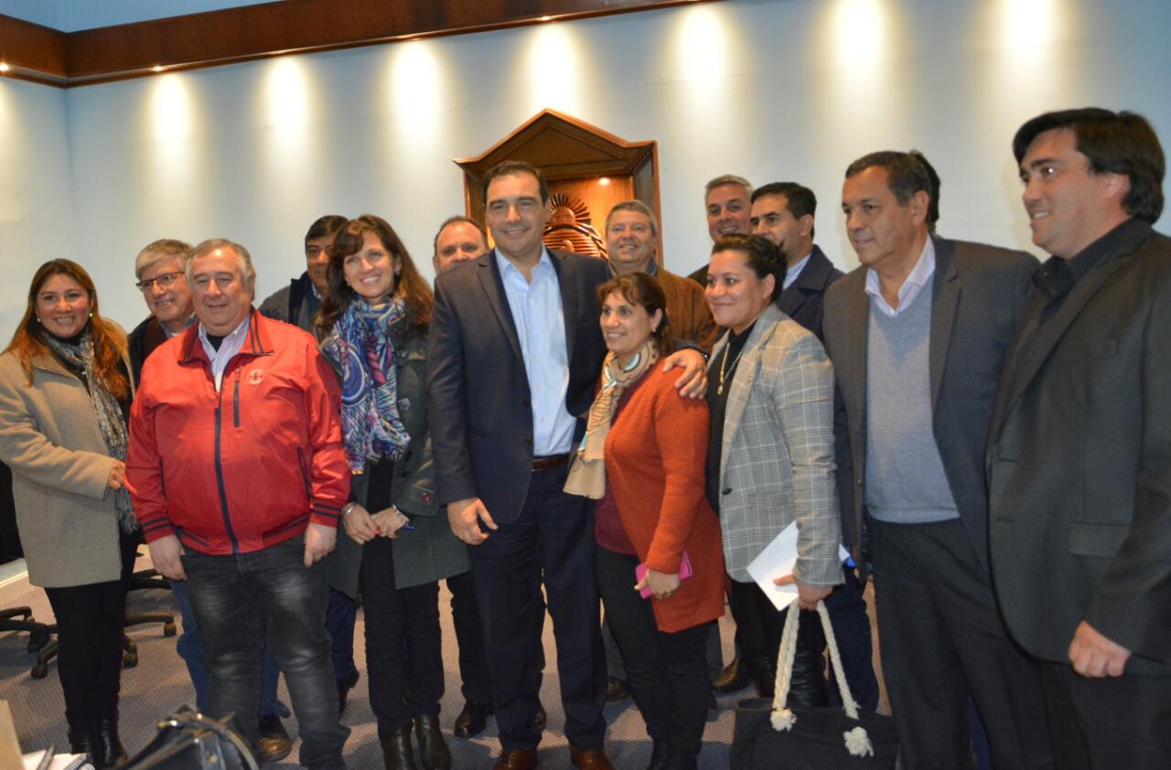 Valdés recibió a intendentes, hoy se reunirá con Frigerio y Stanley